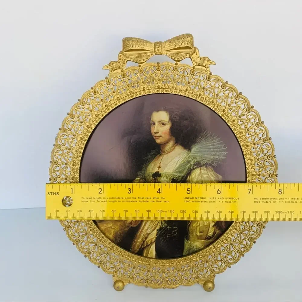 Antique Round Filigree Frame